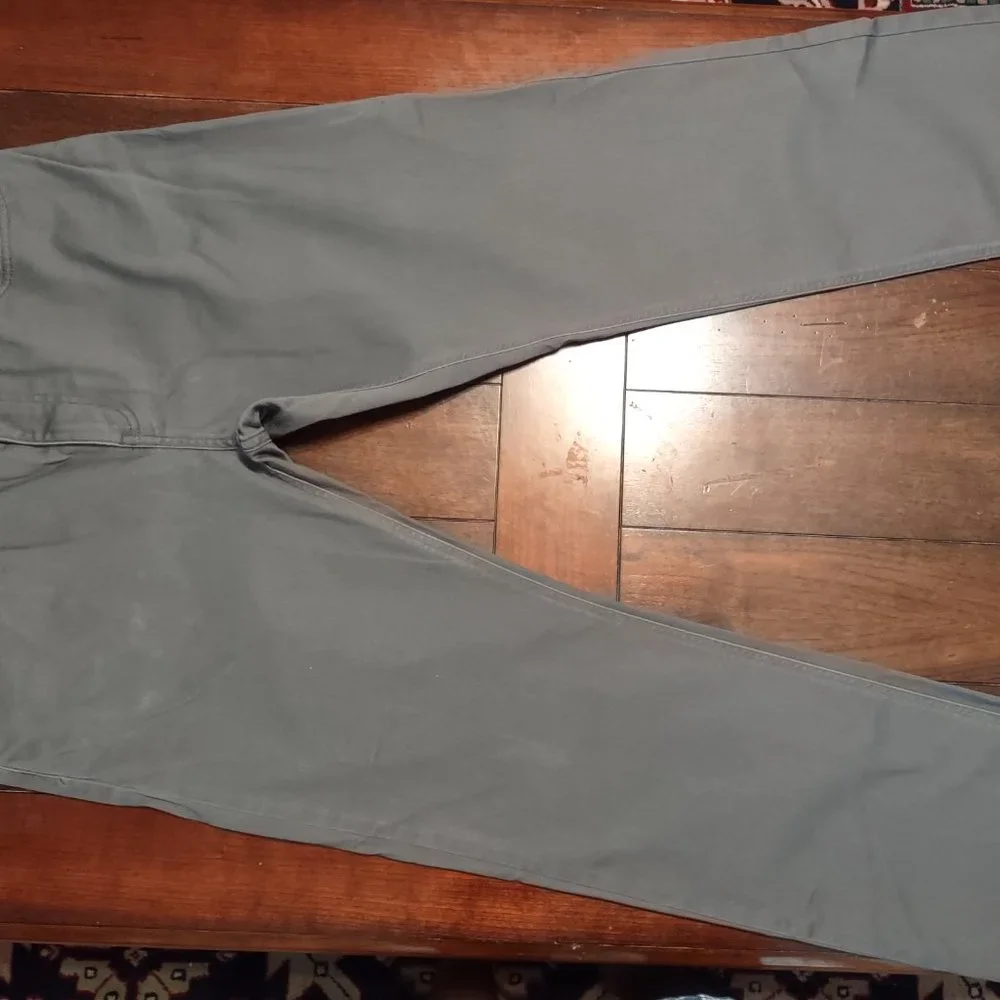 Vince Camuto - Picture 3 of 6